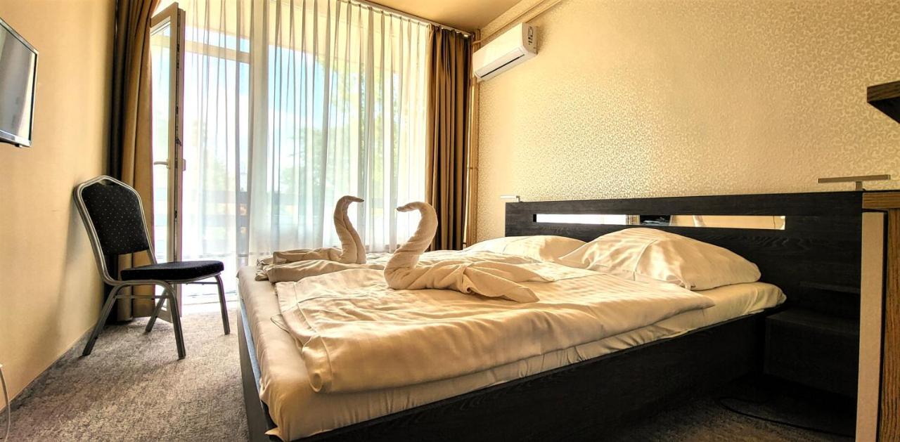 Hotel Korona Siófok Buitenkant foto