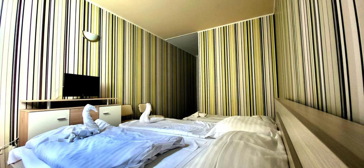 Hotel Korona Siófok Buitenkant foto