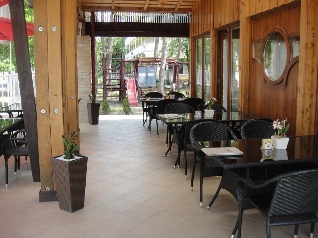 Hotel Korona Siófok Buitenkant foto