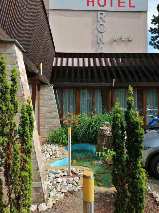 Hotel Korona Siófok Buitenkant foto